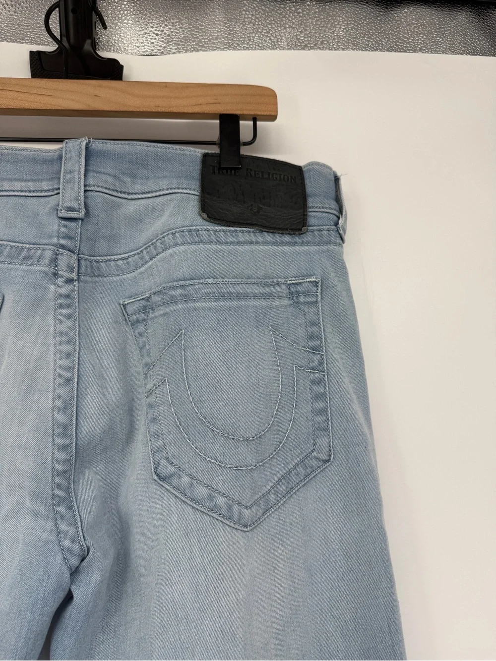 True Religion Geno Men’s Jeans Size 32 Light Wash Slim Straight Leg Denim